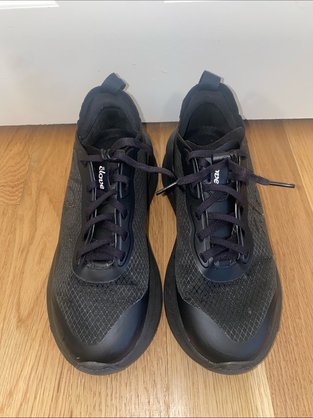 Clove Supercush Alto Max Cushioning Nursing Shoes Women's 6 Triple Black